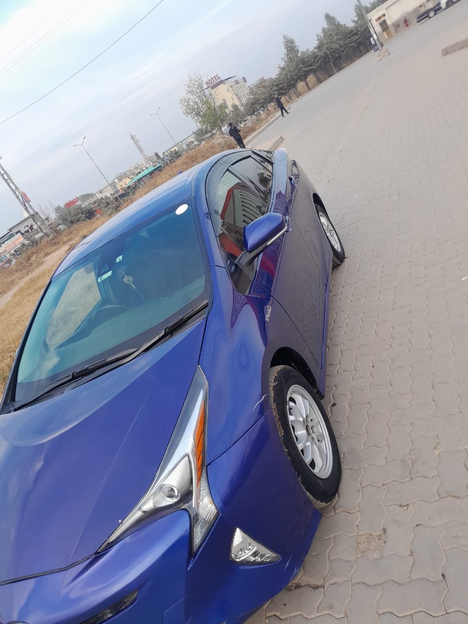 2019 Toyota Prius hybrid hatchback - Image 4